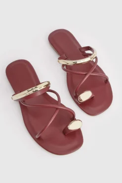 boohoo Sandales Plates À Brides Avec Détail De Quincaillerie Et Anneau D'orteil< Sandales