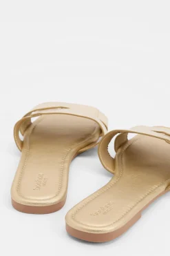 boohoo Sandales Plates À Lanières Croisées Et Détails Ajourés Coupe Large< Sandales|Chaussures Dorées