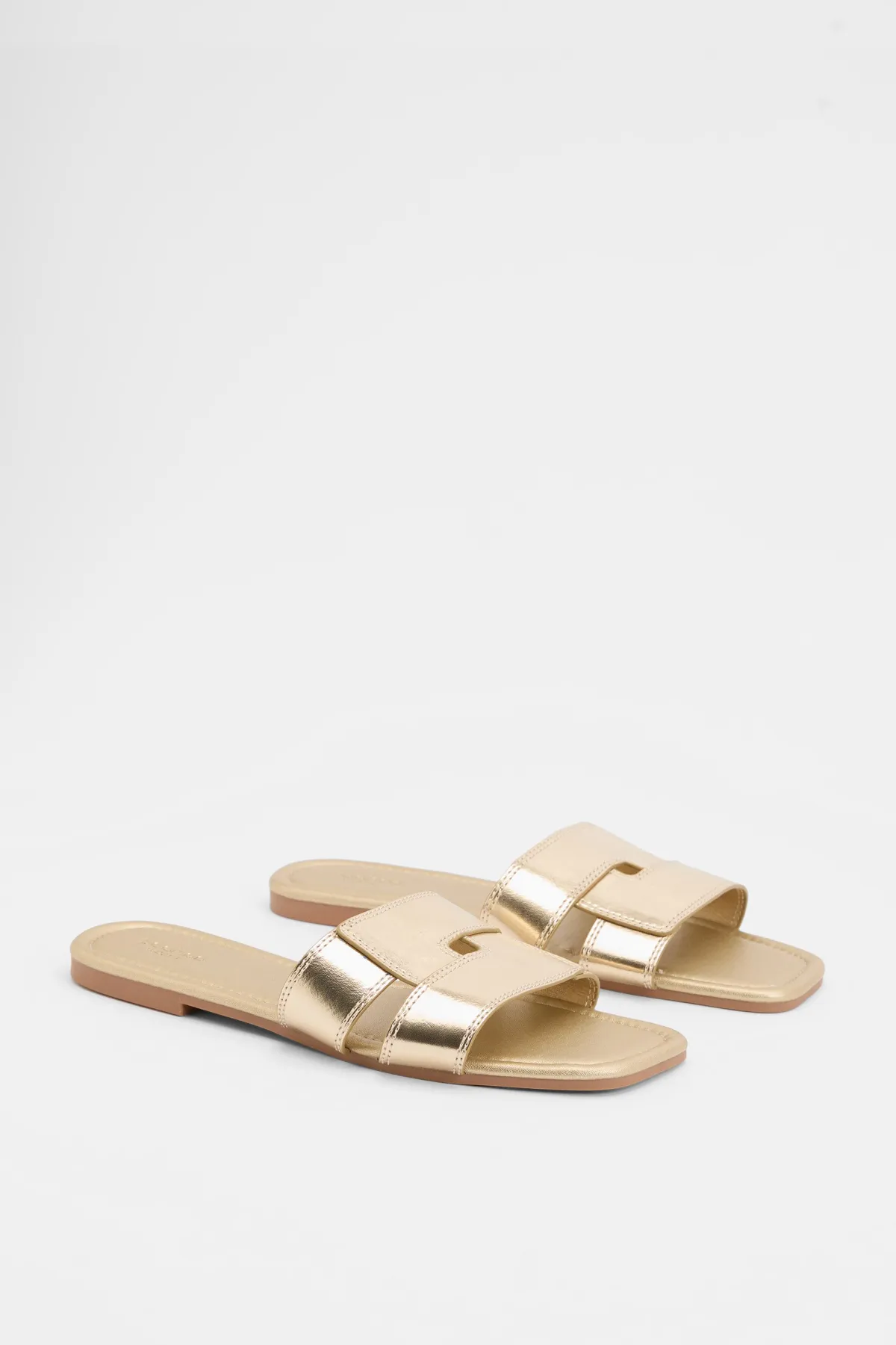 boohoo Sandales Plates À Lanières Croisées Et Détails Ajourés Coupe Large< Sandales|Chaussures Dorées