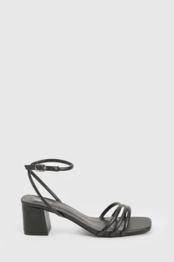 Sandales pour pieds larges avec bout carré, triple bride et talon bloc bas