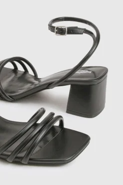 Sandales pour pieds larges avec bout carré, triple bride et talon bloc bas