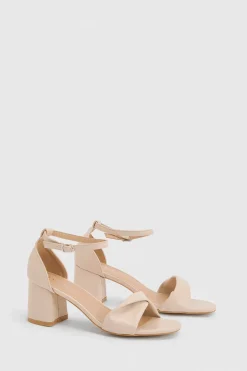 Sandales À Talon Bloc Bas Sophia En Synthétiquecuir Souple Torsadé Coupe Large