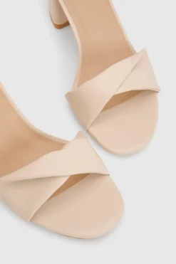 Sandales À Talon Bloc Bas Sophia En Synthétiquecuir Souple Torsadé Coupe Large