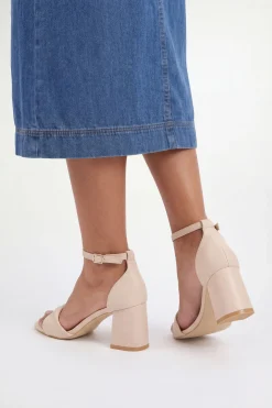 Sandales À Talon Bloc Bas Sophia En Synthétiquecuir Souple Torsadé Coupe Large