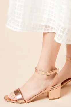 Dorothy Perkins Sandales à Talon Bloc Mi-Hauteur Tommi Coupe Large Minimalistes< Chaussures À Talons|Sandales