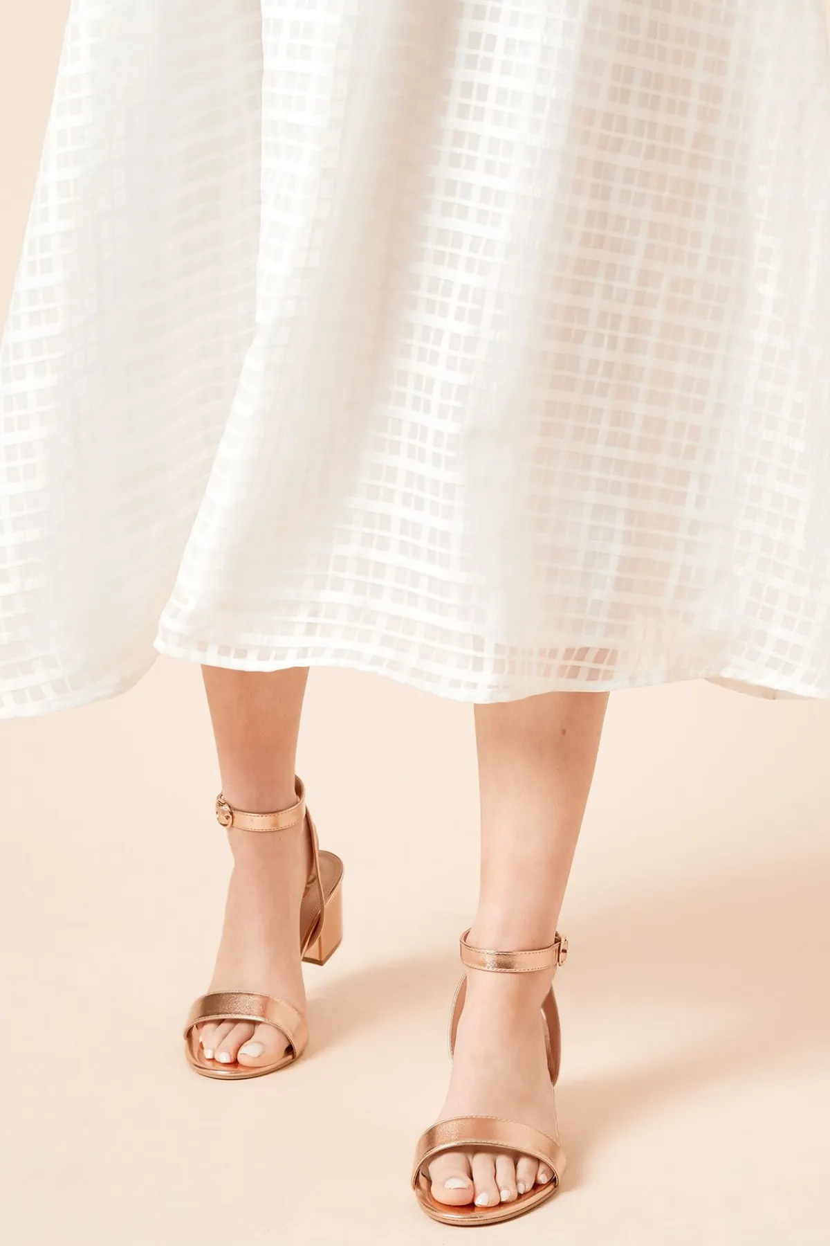 Dorothy Perkins Sandales à Talon Bloc Mi-Hauteur Tommi Coupe Large Minimalistes< Chaussures À Talons|Sandales