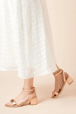 Dorothy Perkins Sandales à Talon Bloc Mi-Hauteur Tommi Coupe Large Minimalistes< Chaussures À Talons|Sandales