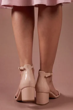 Sandales à Talon Bloc Moyen en synthétique Thelma Coupe Large