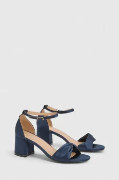 Sandales À Talon Bloc Moyen Sophia En Satin Avec Torsade Souple Coupe Large