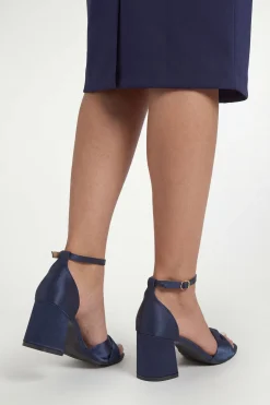 Sandales À Talon Bloc Moyen Sophia En Satin Avec Torsade Souple Coupe Large
