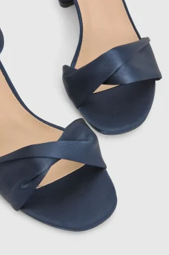 Sandales À Talon Bloc Moyen Sophia En Satin Avec Torsade Souple Coupe Large