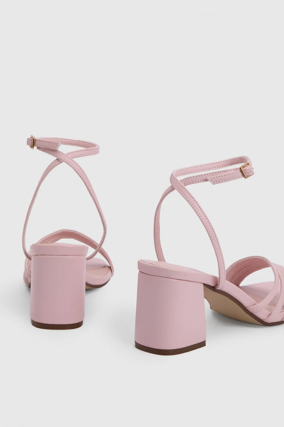 Sandales À Talons Bloc Avec Brides Asymétriques