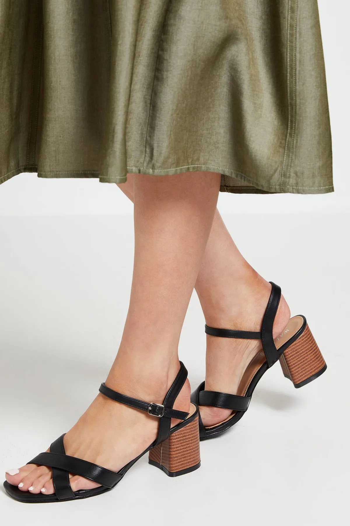 Wallis Sandales À Talons Bloc Moyens Décontractées Samiyas En Synthétiquecuir À Brides Croisées Coupe Large< Chaussures À Talons|Sandales