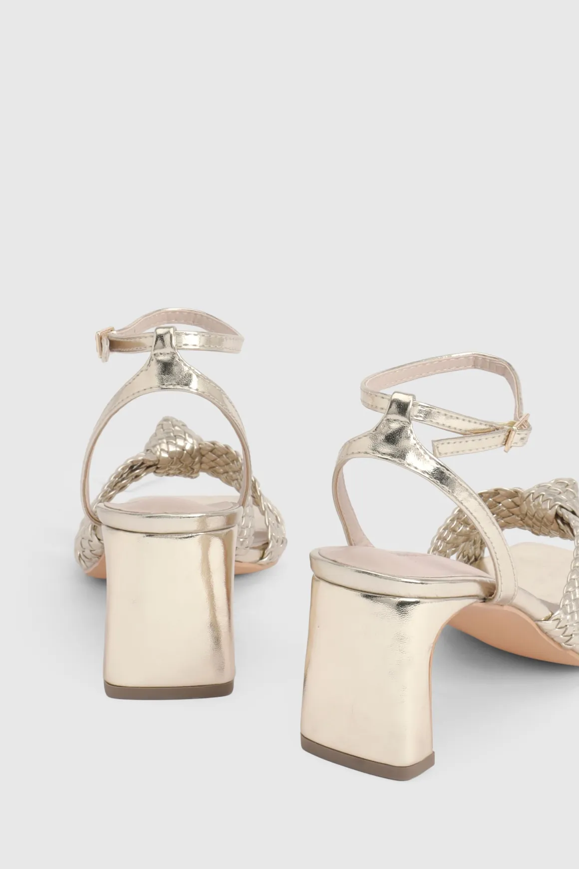Sandales À Talons Carrés Bas Avec Détail Nœud Tressé À L'avant Et Bride Double