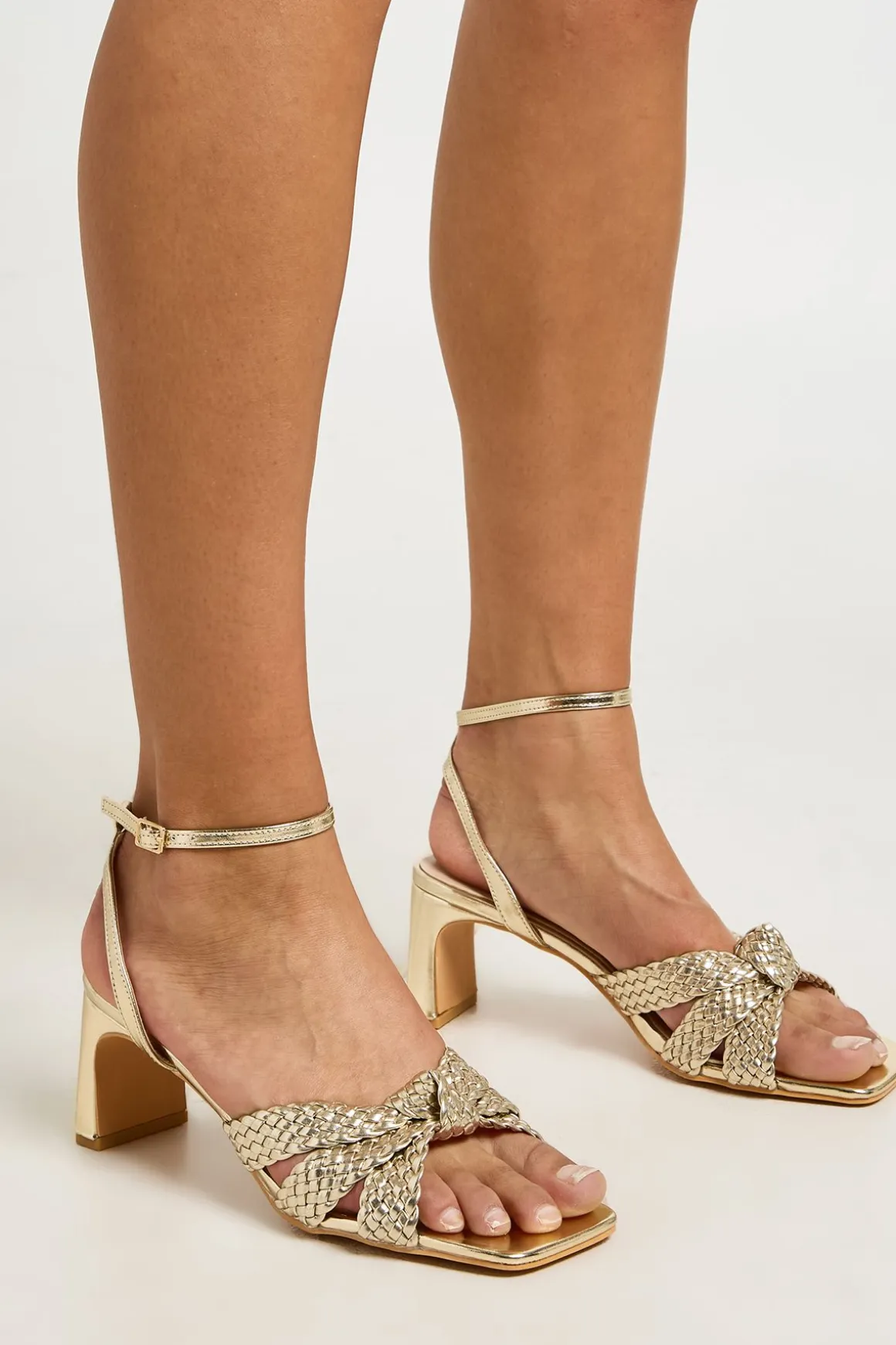 Sandales À Talons Carrés Bas Avec Détail Nœud Tressé À L'avant Et Bride Double