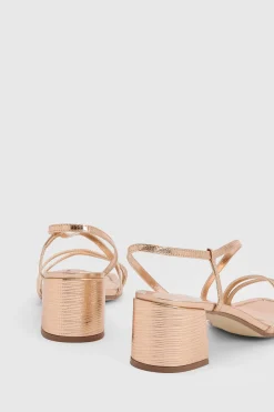 Sandales À Talons Carrés Bas Métalliques Asymétriques À Brides