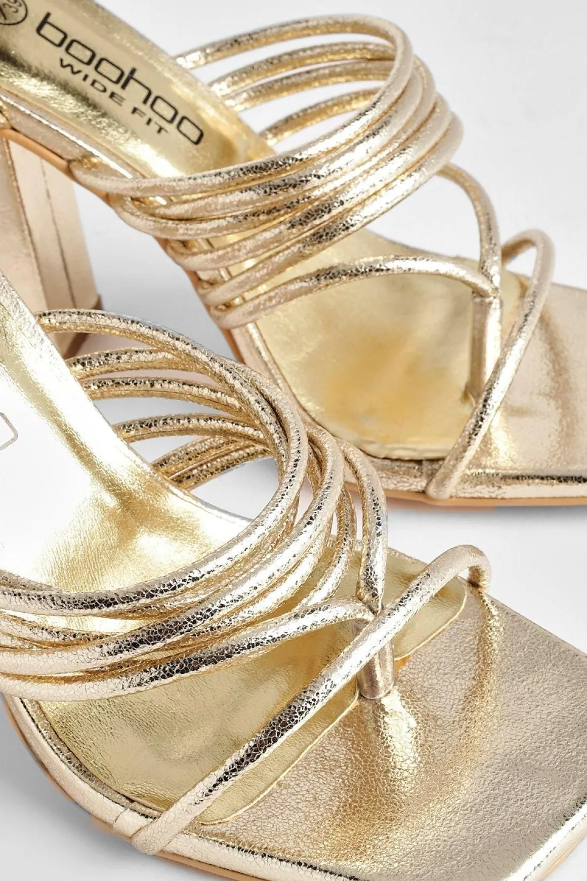 Sandales À Talons Carrés Larges Avec Multiples Brides Et Lacets À Nouer
