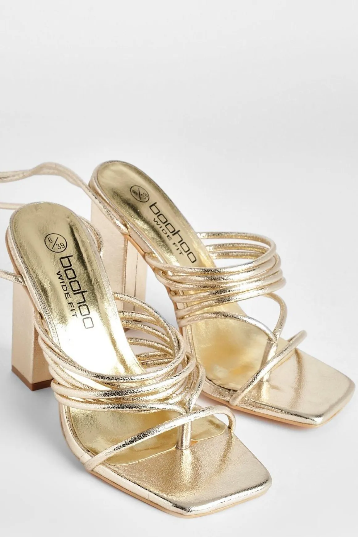 Sandales À Talons Carrés Larges Avec Multiples Brides Et Lacets À Nouer