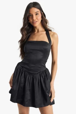 boohoo Satin Robe Mini à Encolure Halter, Taille Basse et Volume<Femme Satin Et Dentelle|Robes Patineuses