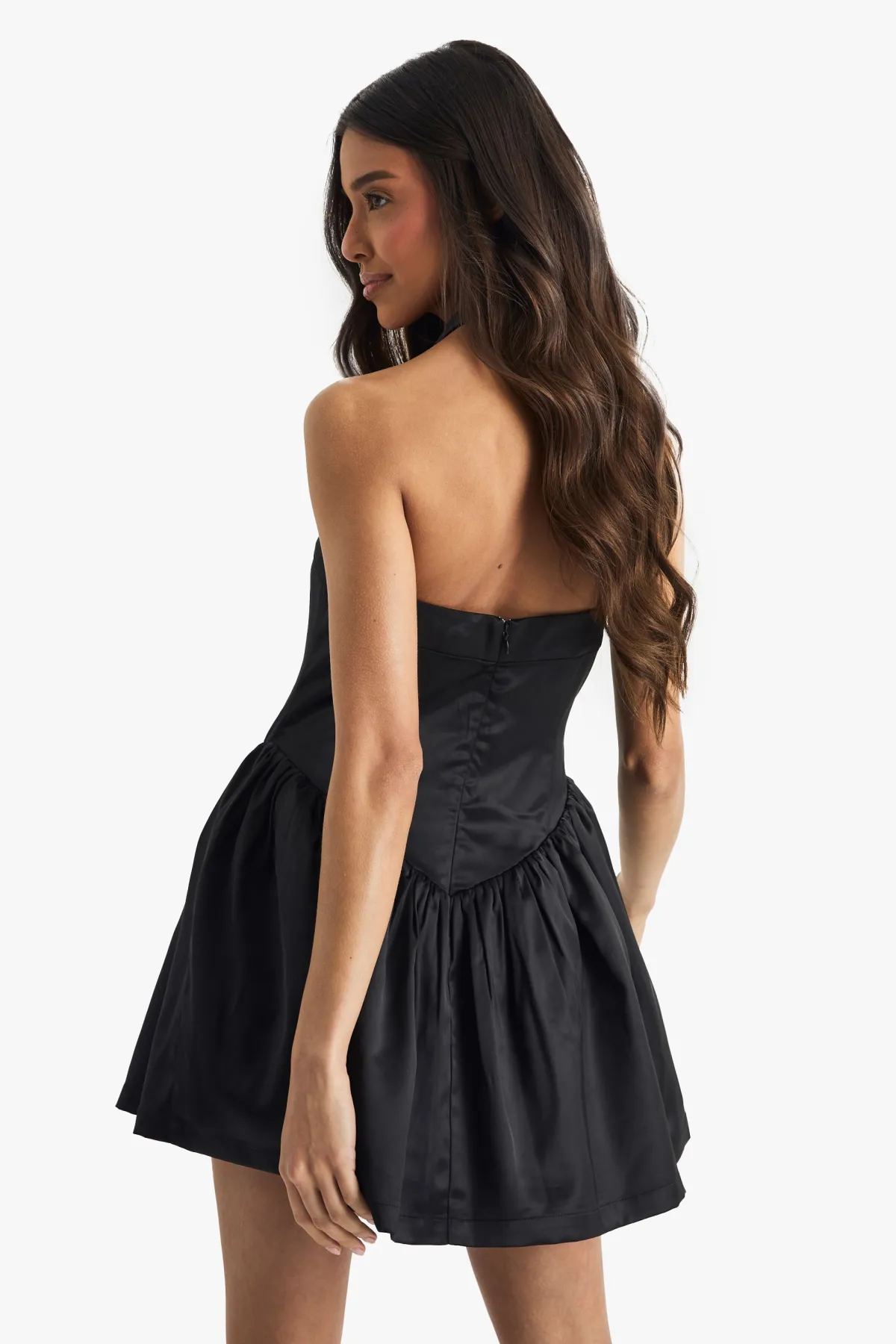 boohoo Satin Robe Mini à Encolure Halter, Taille Basse et Volume<Femme Satin Et Dentelle|Robes Patineuses