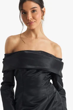 boohoo Satin Structured Bardot Mini Dress<Femme Robes Courtes|Satin Et Dentelle