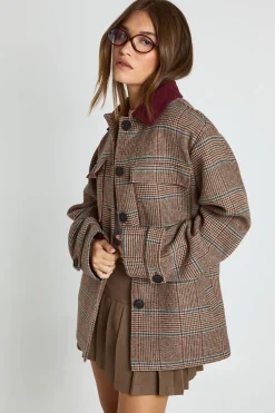 Shacket en laine surdimensionné à motif chevron avec col en corde contrastante