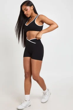 Short Actif Côtelé Sans Couture Avec Détail Froncé Fessier Et Design Croisé Contrasté