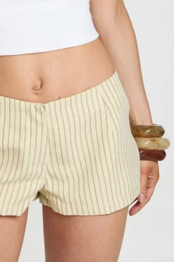Short Ajusté À Rayures Petite
