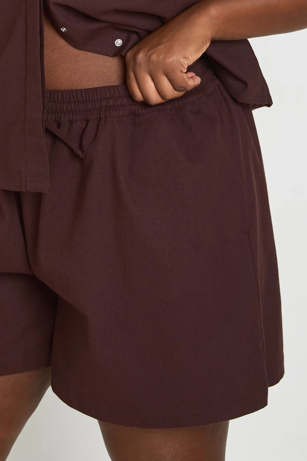 boohoo Short Ample Évasé En Chambray Grande Taille<Femme Looks Chocolat|Shorts