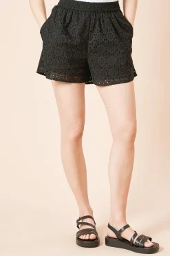 Short Broderie