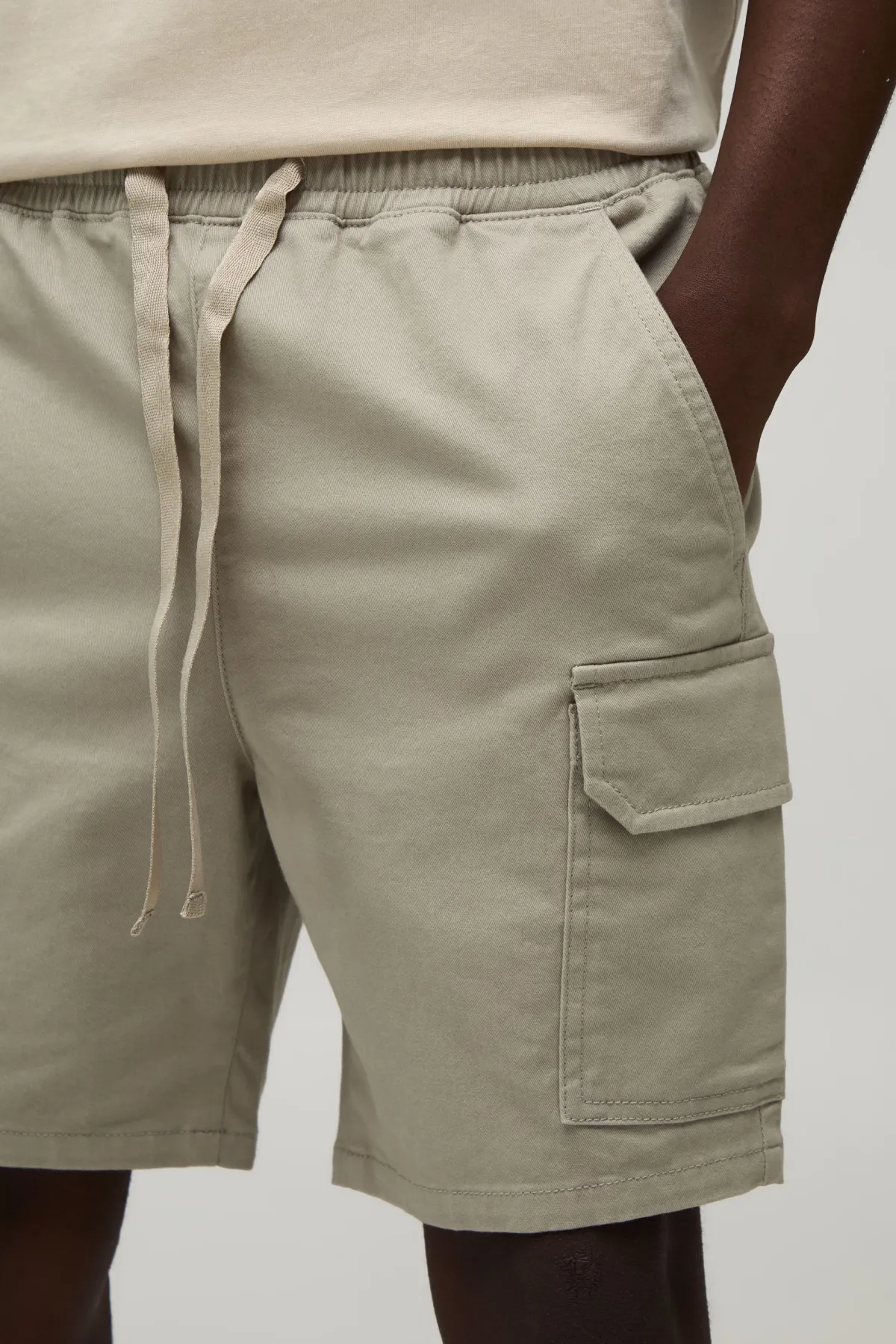 boohooMAN Short Cargo Mi-long Ajusté En Sergé De Twill Essentiel<Homme Shorts|Essentiels