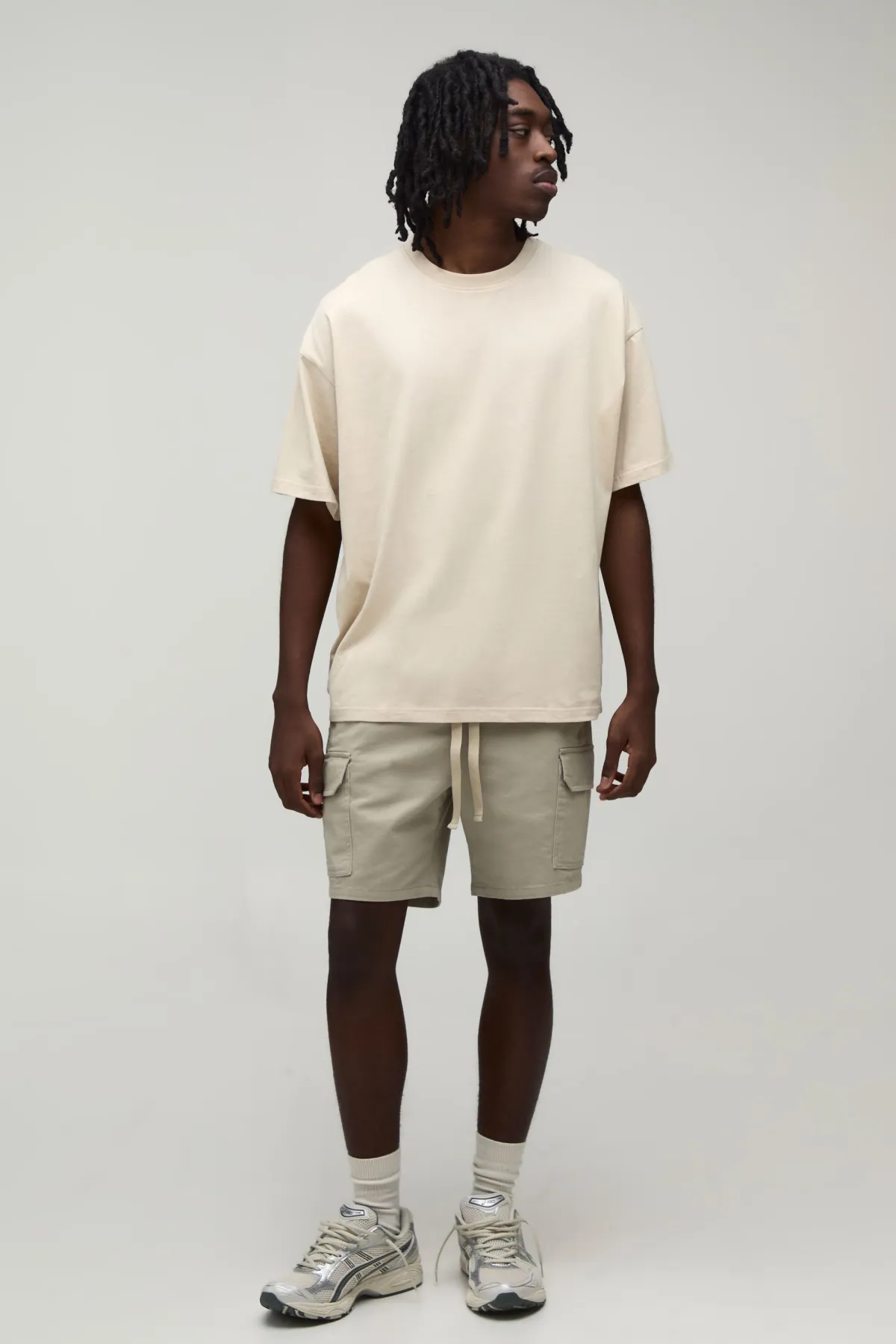 boohooMAN Short Cargo Mi-long Ajusté En Sergé De Twill Essentiel<Homme Shorts|Essentiels