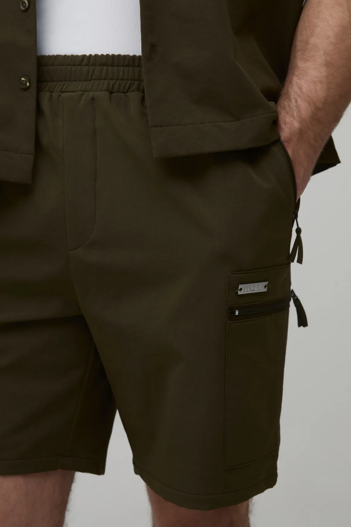 Short Cargo Technique Mi-long Coupe Ajustée