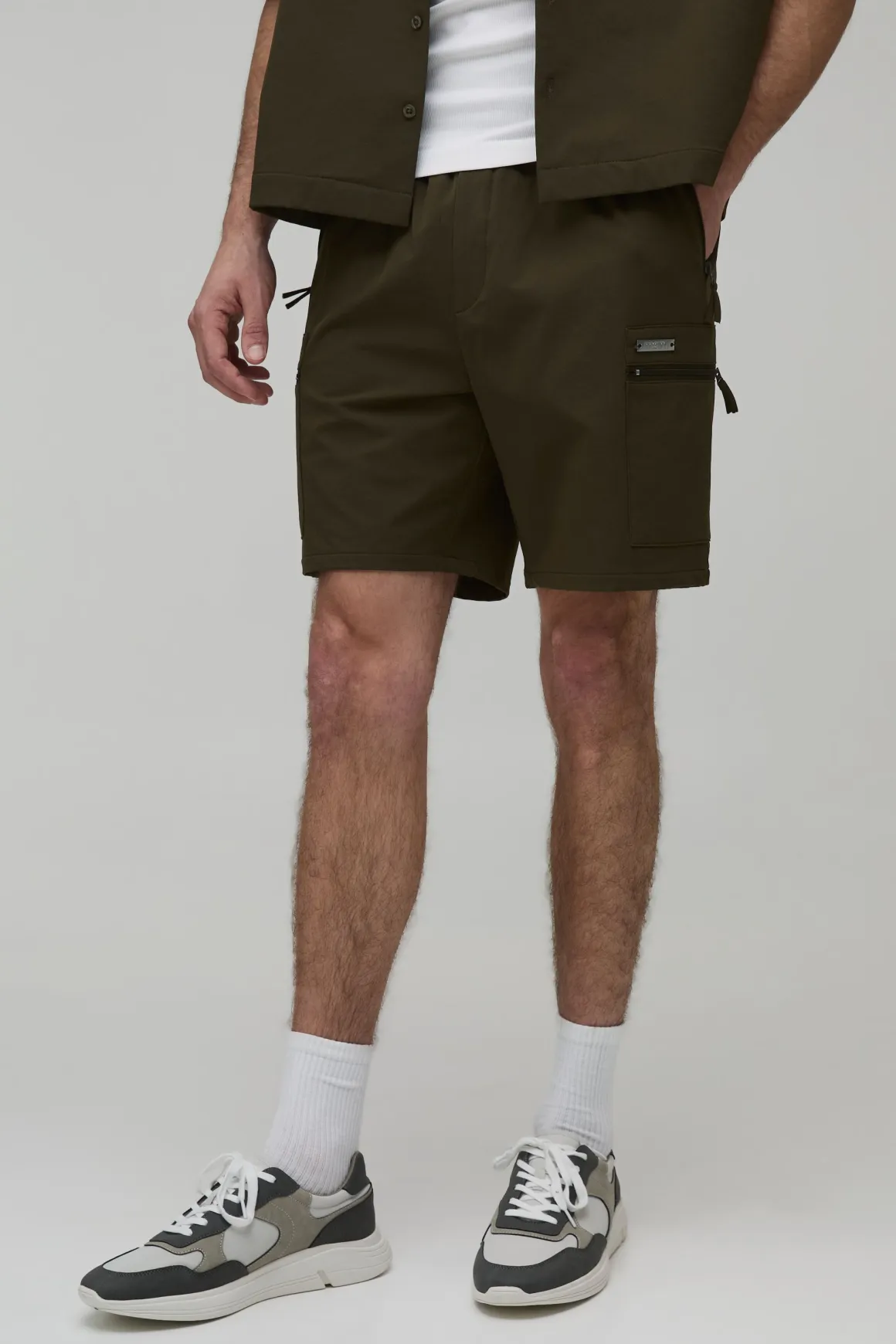 Short Cargo Technique Mi-long Coupe Ajustée