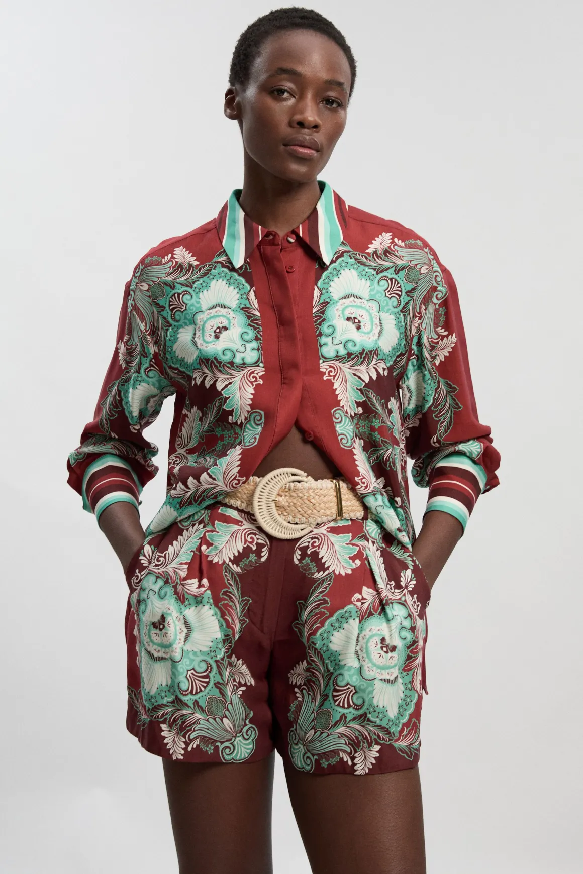 Short City Tissé À Imprimé Viscose Lin Miroité Avec Ceinture En Raphia