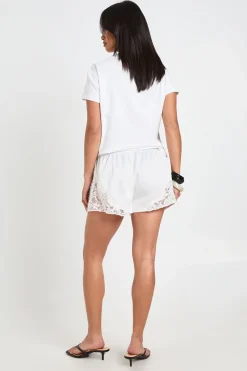 boohoo Short Court Satiné Avec Bordure En Dentelle Petite<Femme Satin Et Dentelle|Shorts