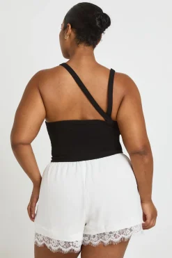 boohoo Short Court Évasé En Mousseline Avec Bordure En Dentelle Grande Taille<Femme Satin Et Dentelle|Shorts
