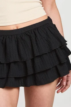 boohoo Short Court À Volants Texturé Petite<Femme Shorts