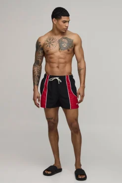 boohooMAN Short De Bain Court À Panneaux Avec Broderie Pour Homme<Homme Shorts|Maillots De Bainnouveau