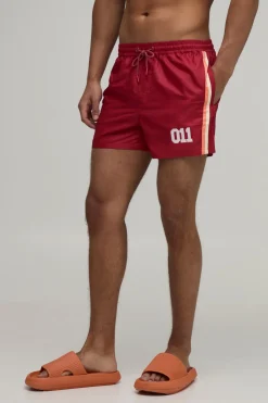 boohooMAN Short De Bain Longueur Courte À Bandes Latérales Et Appliqué À Panneaux<Homme Shorts|Maillots De Bainnouveau
