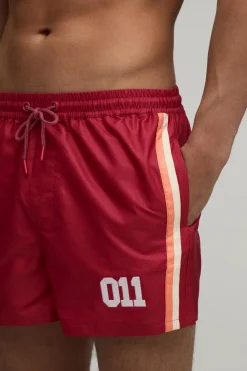 boohooMAN Short De Bain Longueur Courte À Bandes Latérales Et Appliqué À Panneaux<Homme Shorts|Maillots De Bainnouveau