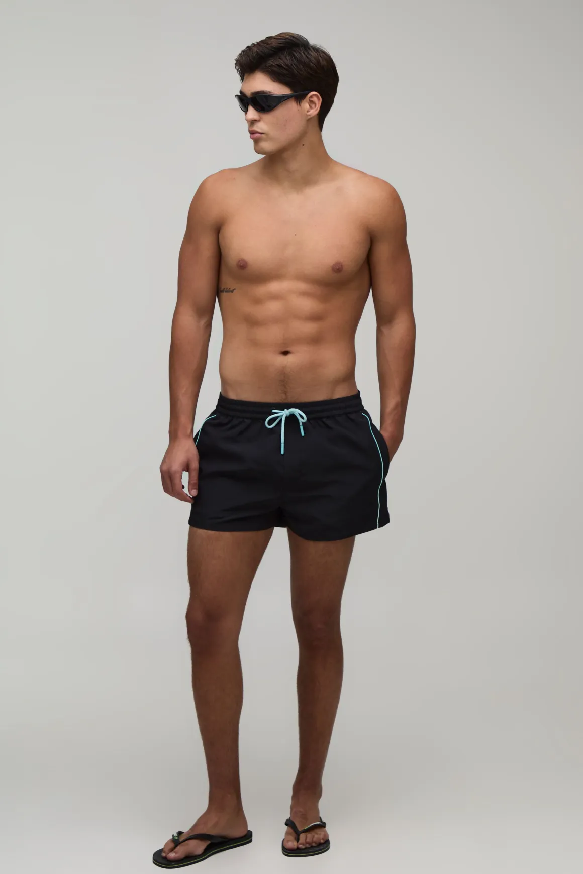 Short De Bain Super Court Avec Détail De Passepoil Ombré