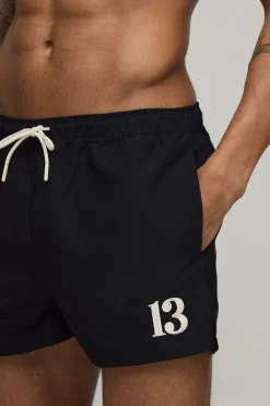 boohooMAN Short De Bain Super Court À Rayures Brodées<Homme Shorts|Maillots De Bainnouveau