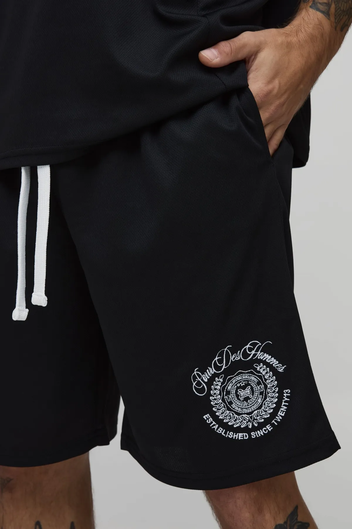 boohooMAN Short De Basketball En Mesh Brodé<Homme Shorts