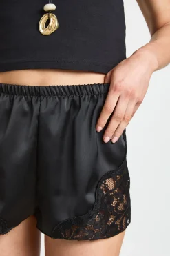 Short De Course Petite En Satin Avec Bordure En Dentelle