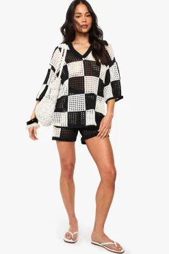 boohoo Short de plage ample en crochet à damiers<Femme Pulls Et Gilets|Toutes Les Mailles