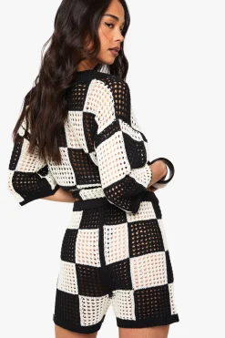 boohoo Short de plage ample en crochet à damiers<Femme Pulls Et Gilets|Toutes Les Mailles