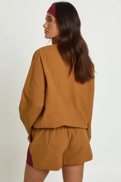 Short De Sport À Détails De Panneaux Contrastés