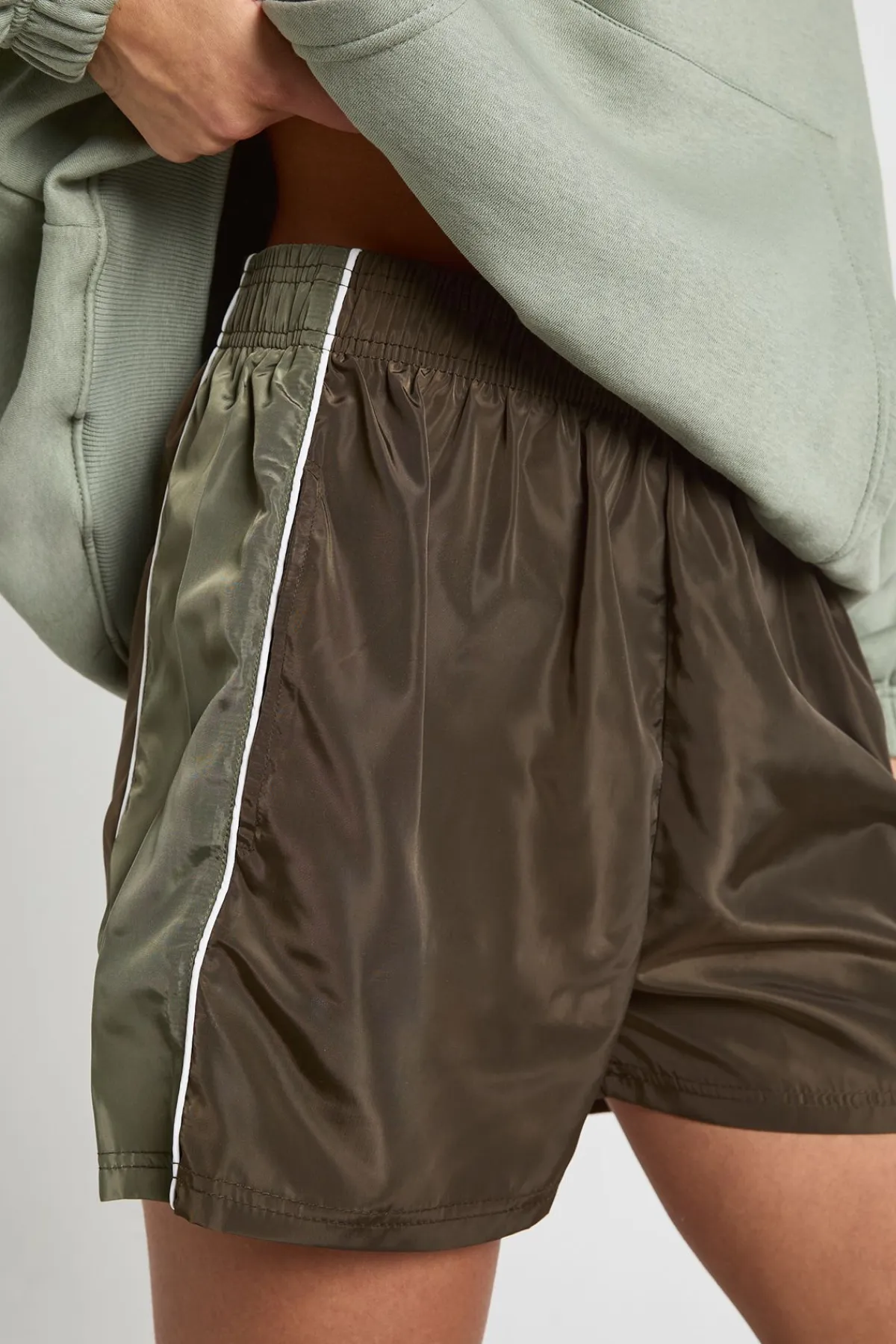 boohoo Short De Sport En Nylon Taille Haute Avec Empiècements Contrastés<Femme Survêtements|Survêtements