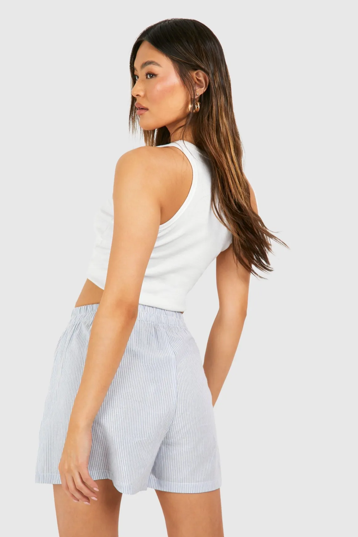 Short effet lin à fines rayures
